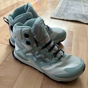 Brand new NWT Altra Lone Peak All Weather 2 womens 7.5